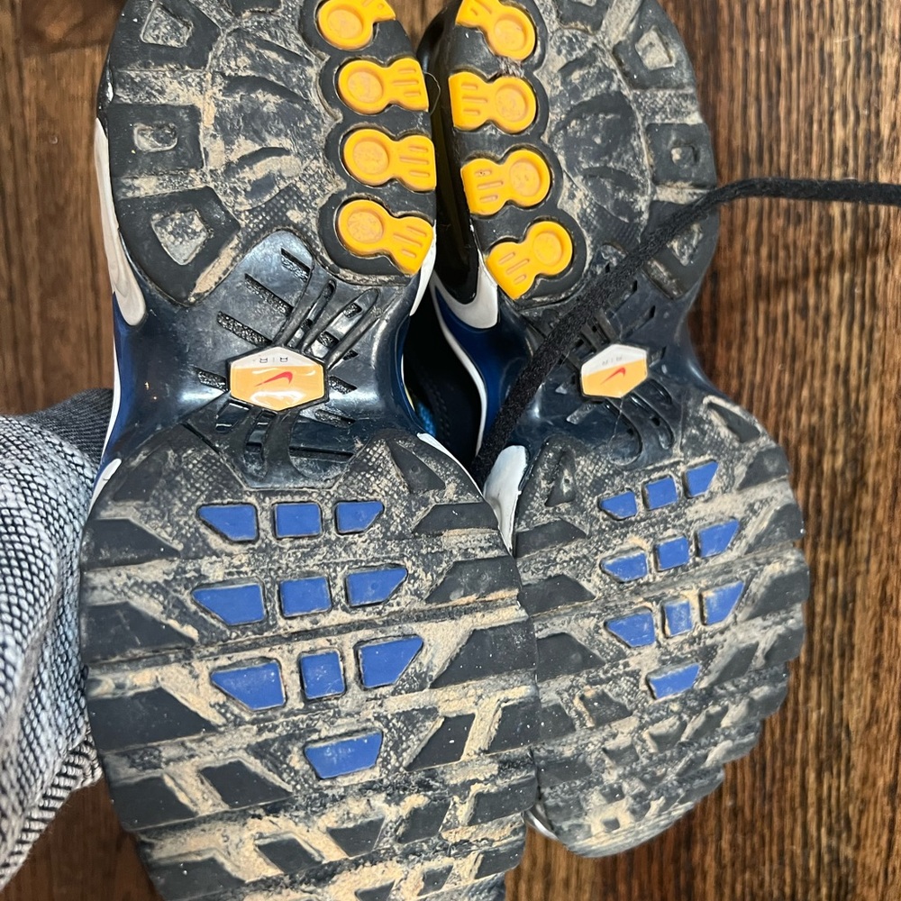 Nike Kids Sneakers in Blue and Black - Picture 2 of 5